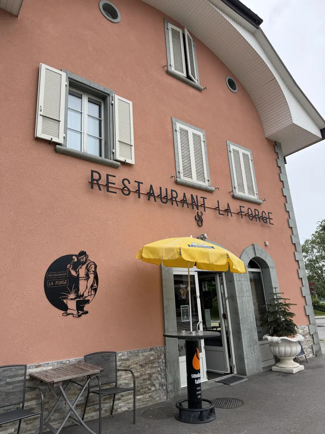 La salle du restaurant La Forge à Romont